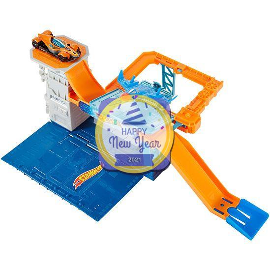 Hot Wheels Sky-Base Blast Track Set